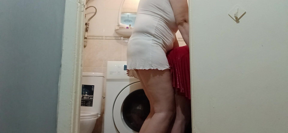 Lesbian-illusion: 当我丈夫工作时，我用穿戴式假阳具操我的邻居