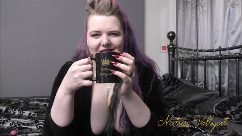 Mxtress Valleycat: Red chrome nails