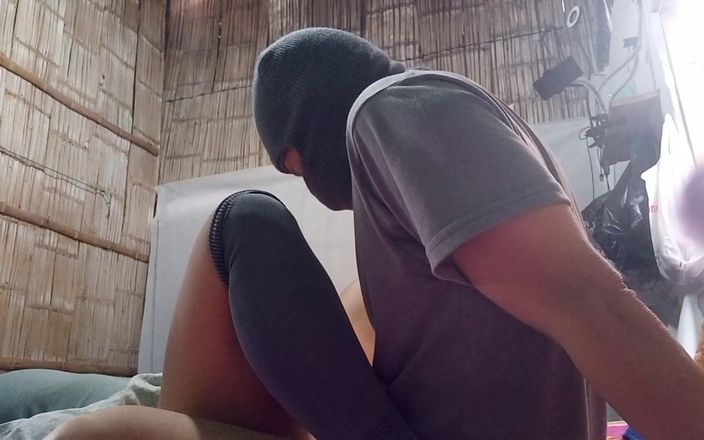 Martin13: Moje nevlastní dcera mi dává gotickou masturbaci nohama! Nová sexuální...