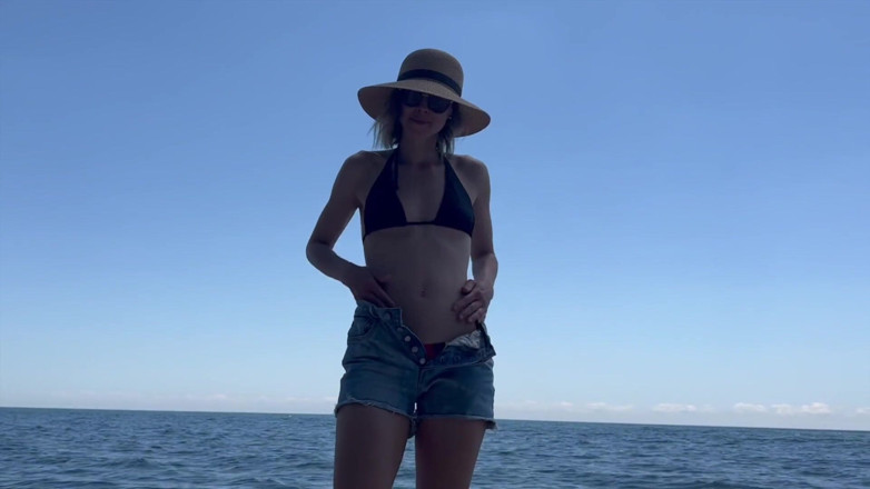 Serenity Cox: Жена трахается с мужем и другом на пляже и получает двойной кримпай / грязные секунды