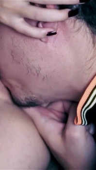 Lecca, baci e annusa fino a quando non vengo, ragazzo schiavo!