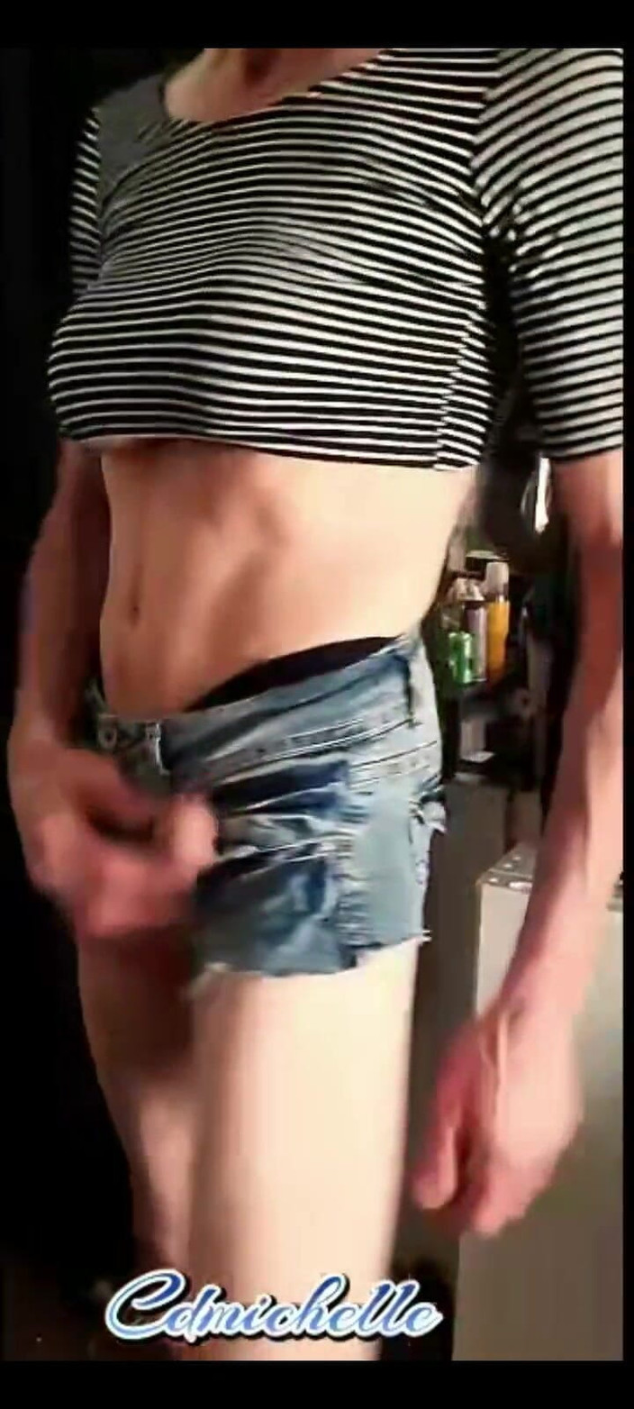 Cd Michelle lingerie: Cdmichell nosí crop top &amp; booty kraťasy s ptákem Visí z...