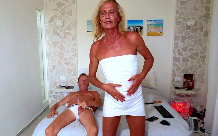 Gigi and David: Последнее живое секс-шоу на стрипчате, Gigi и Дэйв, шмель и мужчина пара, видео от первого лица, за сценой, секс перед вебкамерой, 2025-05-12 ep2