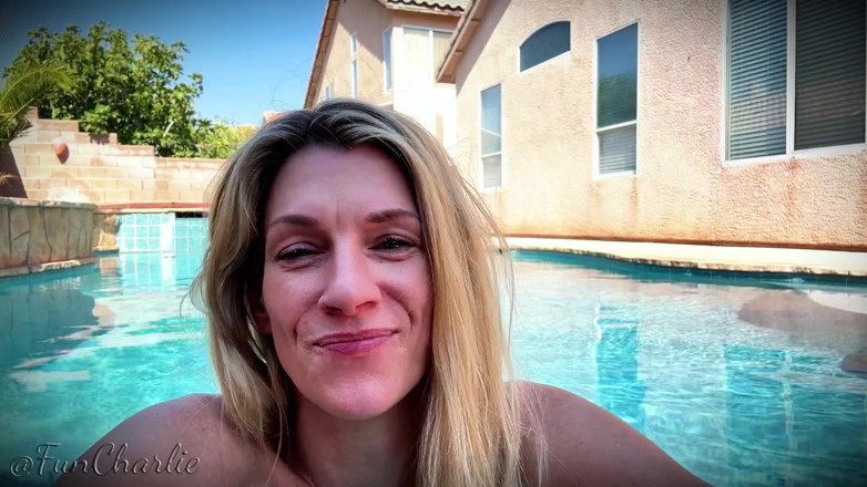 Fun Charlie: Distracția Charlie te face să ejaculezi - Instrucțiuni de masturbare în piscină