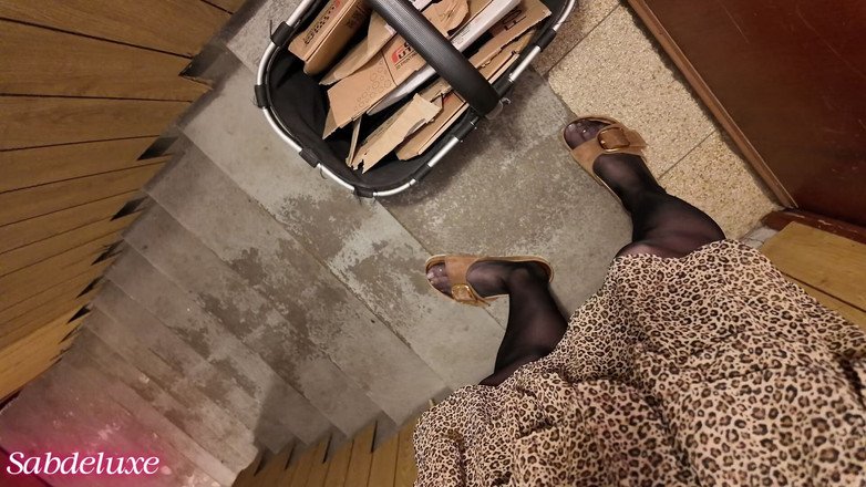 Sabdeluxe: Călcarea în picioare a chiloților