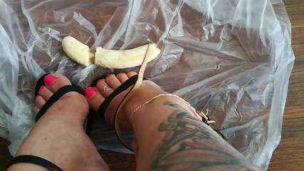 Lady Daniela -: My divine feet crush a banana