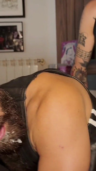 V prdeli a kůže