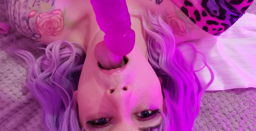 SashaSuxxx: Chcesz, żebym ssał twojego ładnego kutasa w ten sposób?