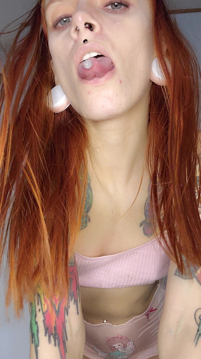 TattoedGirl666: Setelah deepthroat, semua air liur, celana dalam basah