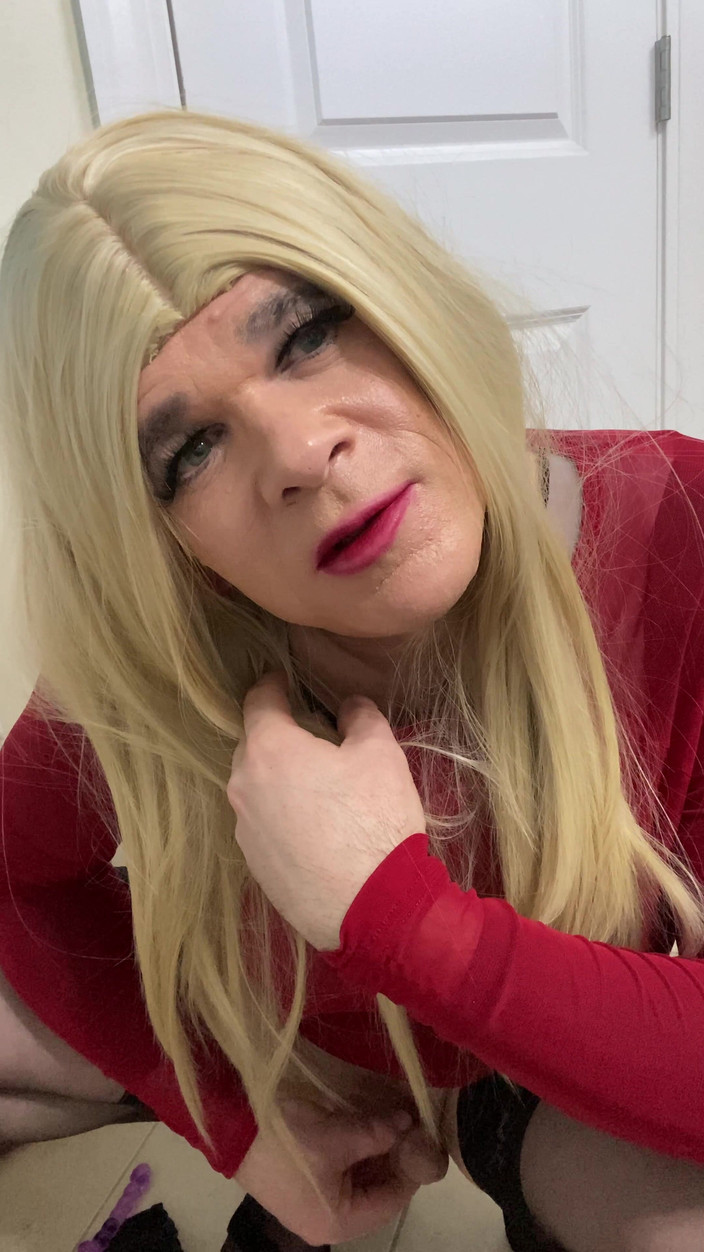 MadisonCD2025: Shemale nghiệp dư đứng dậy và khoe nói chuyện tục tĩu...