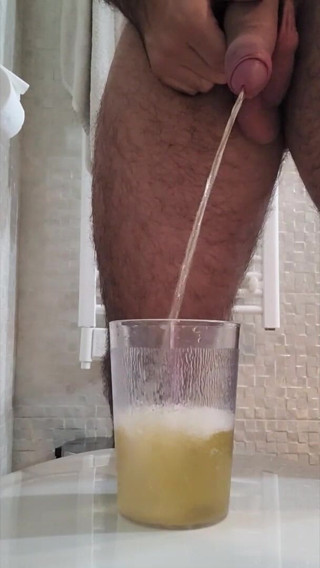 Arab of the Future: Cea mai păroasă arabă dominantă ca barman!