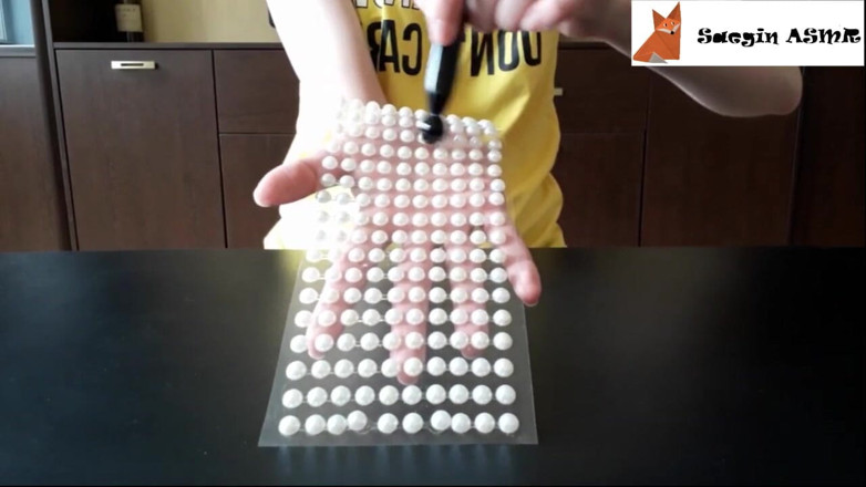 Saegin: 1[ASMR] Grattage de strass (pas de conversation)