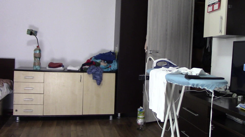 Amateur_MS: Amatör evli kadın evde çıplak dans yapıyor. Amatör kadın kıyafetlerini denerken...