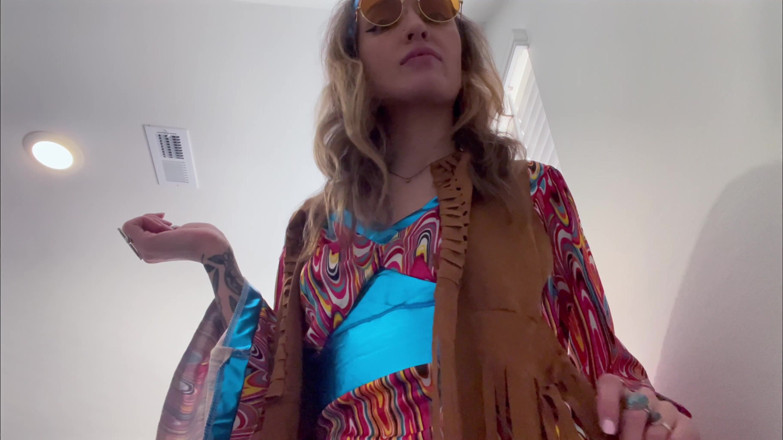 Kink in Time: Sutton's Groovy '60s Giantess Fantasy 4K POV Tiny Thrills Await!