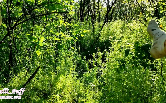 Lalli_Puff: I Pee and Masturbate in the Forest