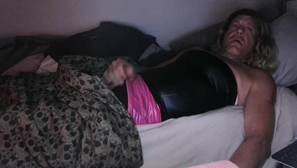 Queen Chalene: Thức dậy từ một giấc mơ gợi cảm