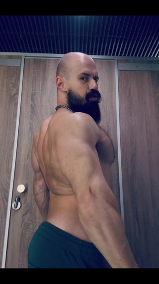 Mister Stone: 汗だくで筋肉がすごく熱くなってる