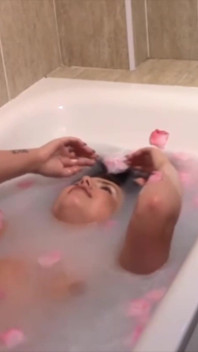 Jasmine Brooks - banyo zamanı fotoğraf çekimi