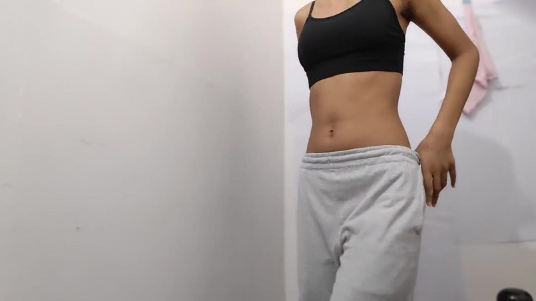 desigirl93: Une fille de Delhi d’humeur excitée danse à poil