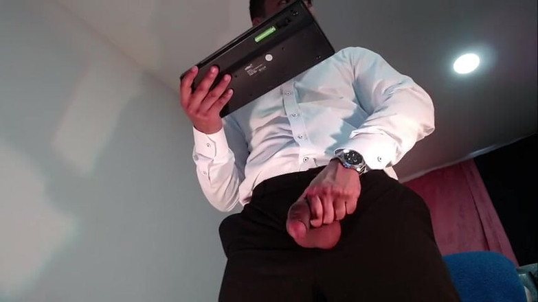 Tommhot: Muchacho穿着优雅的礼服 - striptis gran polla没有割下性感的屁股