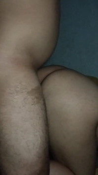 Chica asiática tiene un coño suave que se la follan