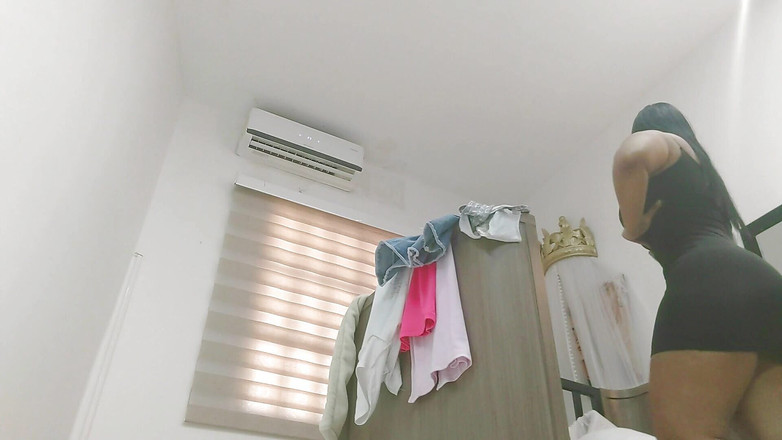 irina69star: Застукал мою сладострастную мачеху в комнате