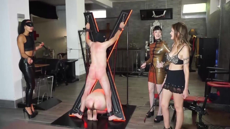 Lady Mesmeratrix Official: Tre ragazze dominanti frustano e puniscono i loro schiavi