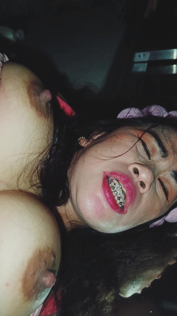 The director: 大奶子人妻被肛交并被口爆两次