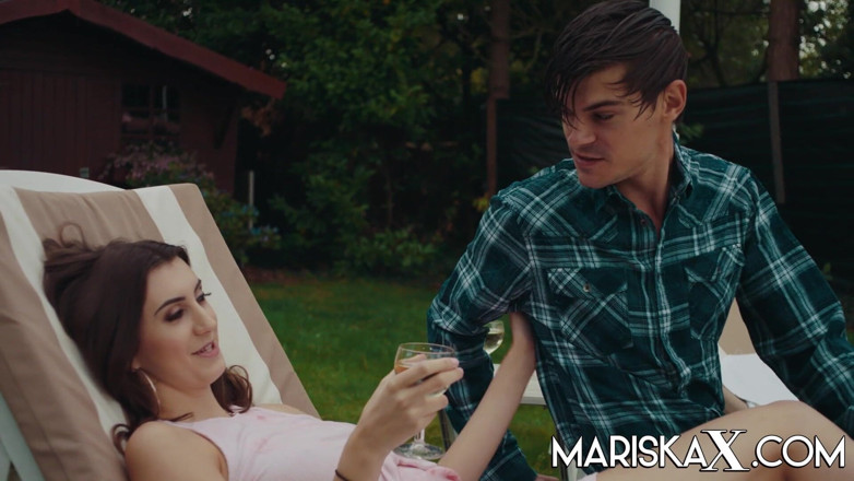 Mariska x: Fucking a teen 18+ outdoor