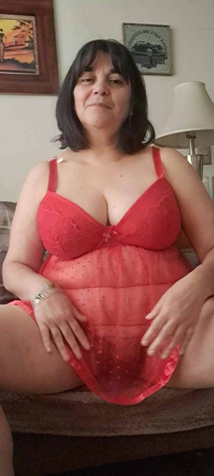 Mommy big hairy pussy: Une belle-mère en lingerie séduit comme une salope