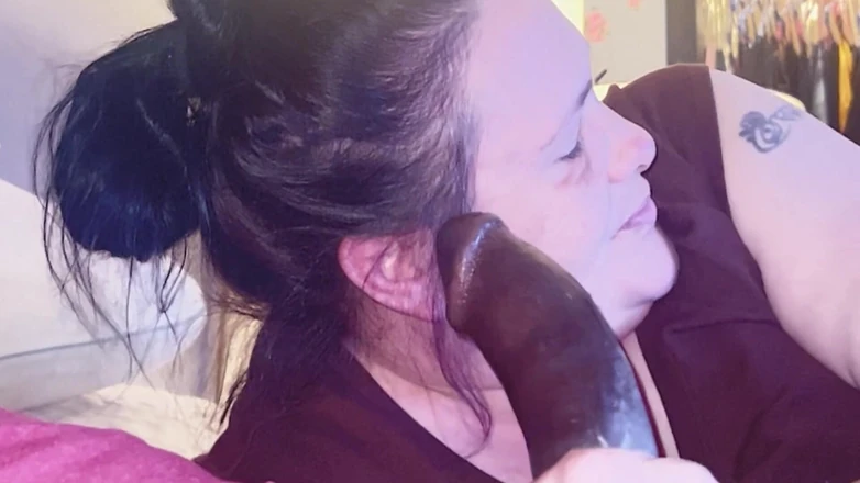 Magic gums: Gorąca gruba mamuśka ssie i ssie na BBC