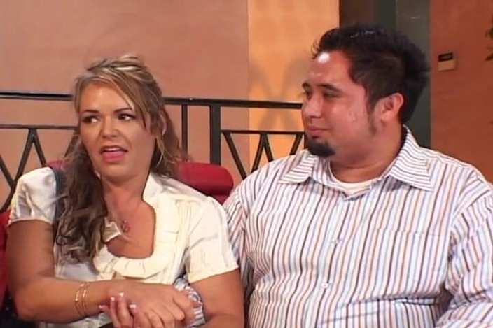 Horny MILFs: Corno marido assiste sua esposa recebendo sua boca cheia de...