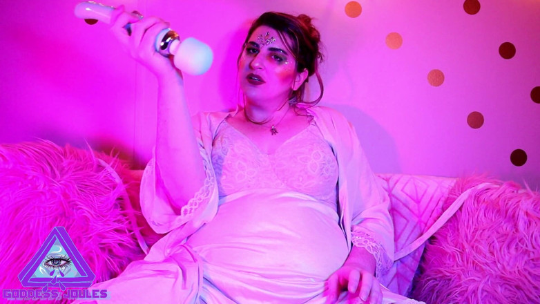 goddessjoules: Cornuto da un giocattolo