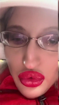 Turn into my hloupé Bimbo Sissy - Rty - Sání Asmr pro klip Posedlost s hezkou tváří od Findom Goaldigger