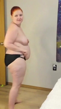 30. týdnu těhotná tančí a svléká se