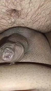 Ayah tiri mengongkek saya dengan keras pada tengah malam pada tahun baru 
