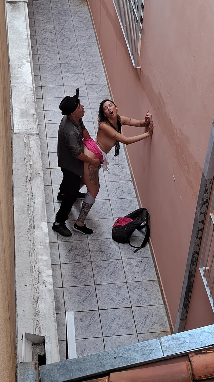 Gabi SweetCouplesStories: Pozwalam mojemu szefowi rozerwać ubrania po tym, jak przyłapał mnie...
