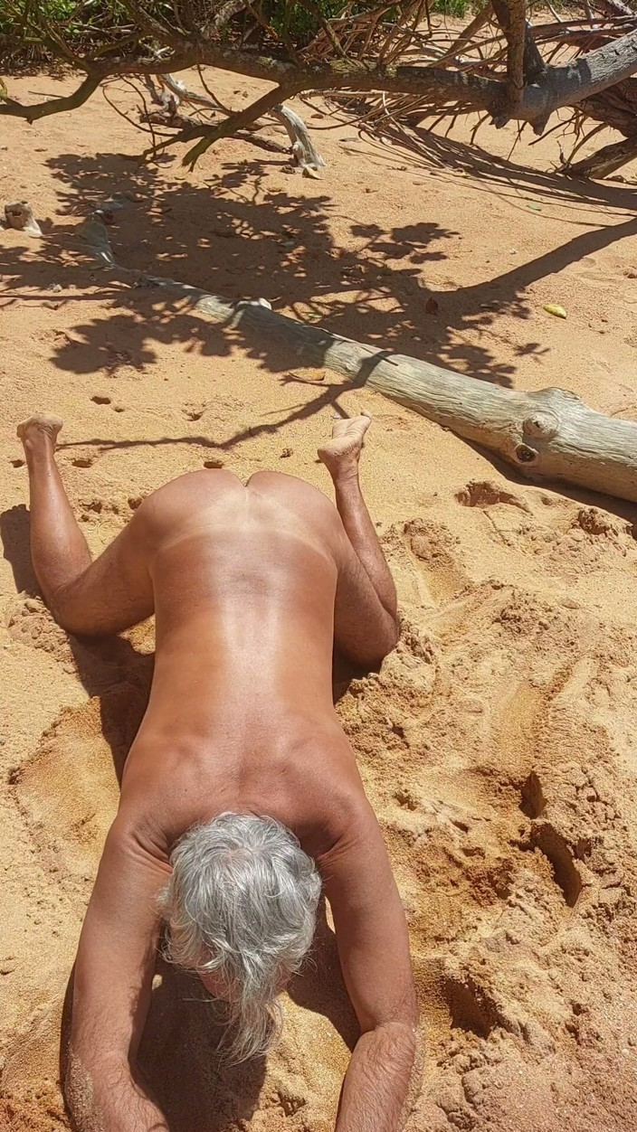 Ladysilvas: Ladysilva on the Beach Naked on All Fours Showing off...
