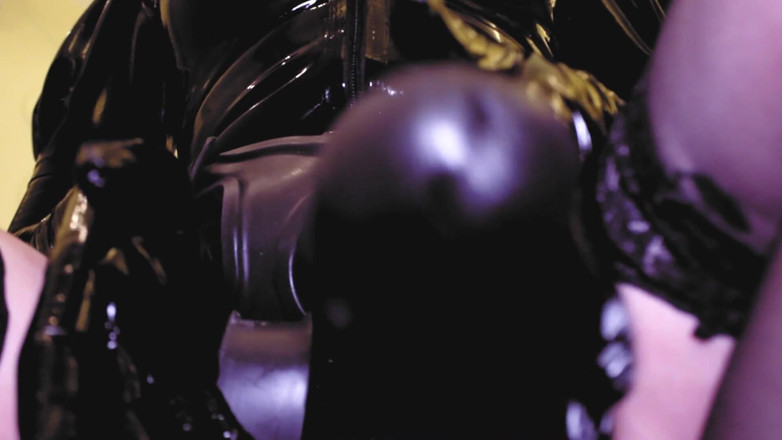 Eva Latexxx: Strapon fetish latex.Mistress Eva Latex solo milf pink hair