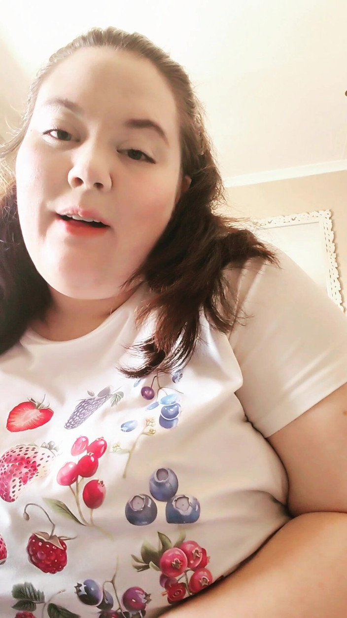Aliceqii: POV-babysitter mit riesigen titten will ficken