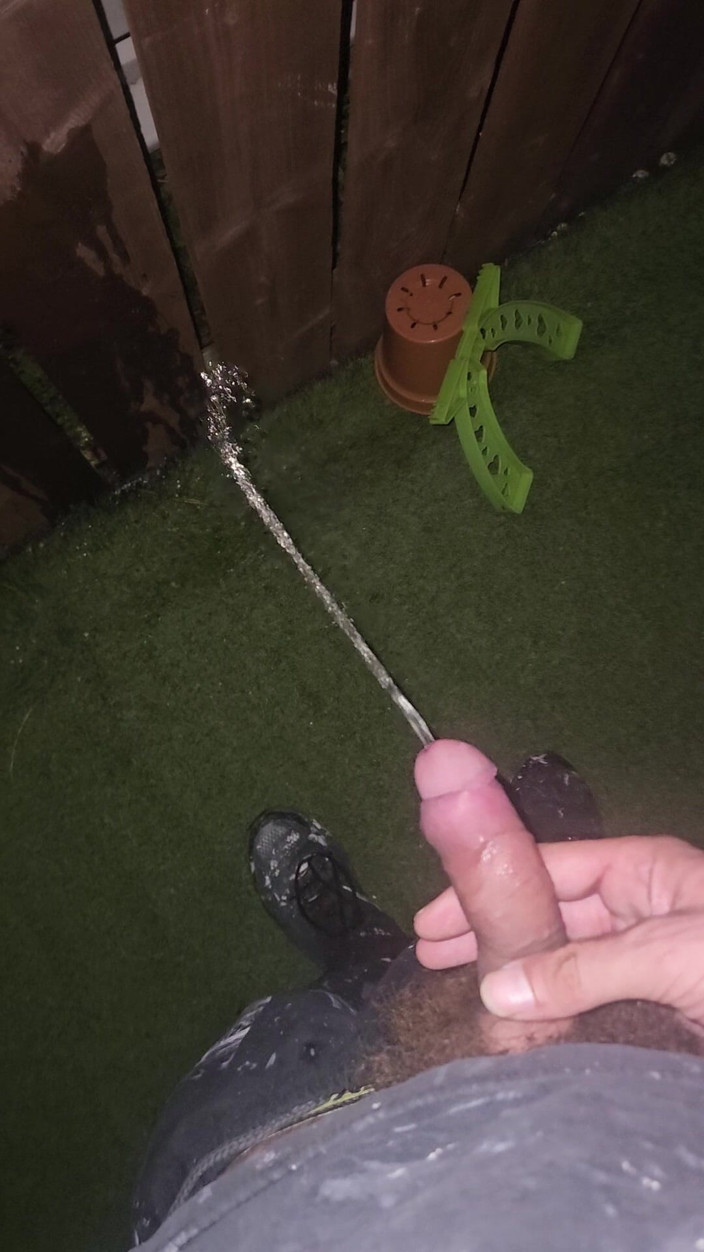 Smoking stoker: Masturbare și fumat cu pișare