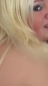 สาวผมทอง SSBBW โดนเย็ดแล้วแตกพุ่งใส่หน้าอก