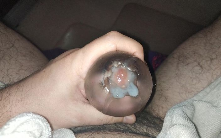 Curved one: Hračka zaplavená lepkavým spermatem