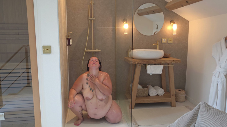 abricot sucree: Я мастурбирую в душе