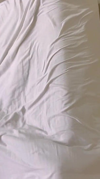 Une bhabhi desi excitée se tape une grosse bite desi dans toutes les positions