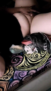 Mengusik ibu tiri yang sangat miang