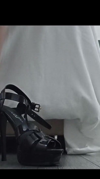 Highheels nicht nackt - nicht erotisch, zeigt meine füße und highheels