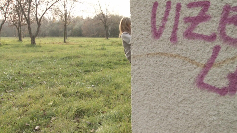 All about pee: Ragazze che fanno pipì da sole