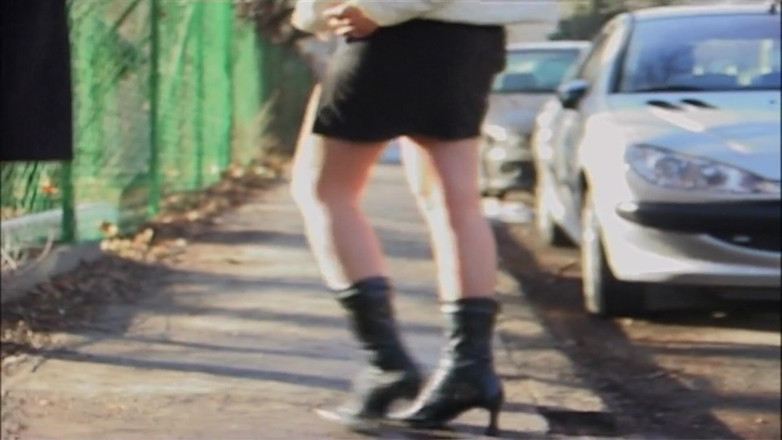 Piss Lover: Snowy Exhibitionist Flashes Pussy and Ass in Public