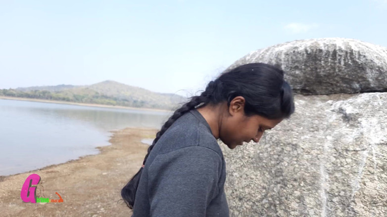 Horny_Bong: Pareja india en el lado del río al aire libre